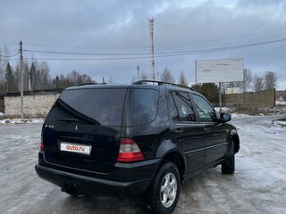 1999 Mercedes-Benz M-Класс 320 I (W163), чёрный, 400000 рублей, вид 4