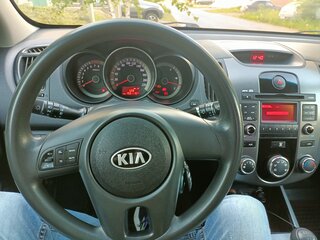 2010 Kia Cerato 5-speed II, красный, 750000 рублей, вид 2