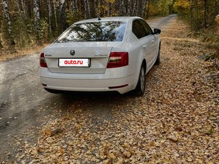 2018 Skoda Octavia III (A7) Рестайлинг, белый, 1935000 рублей, вид 4