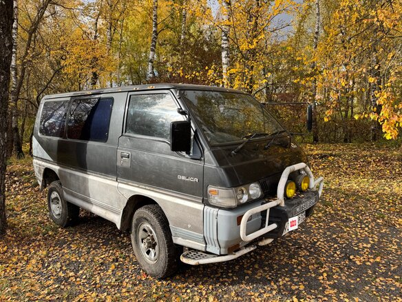 1992 Mitsubishi Delica III, синий, 690000 рублей - вид 4