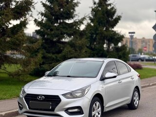 2017 Hyundai Solaris II, серебристый, 790999 рублей, вид 4