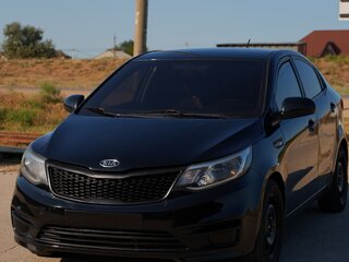 2016 Kia Rio III Рестайлинг, чёрный, 450000 рублей, вид 1