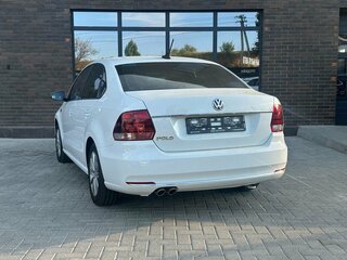 2018 Volkswagen Polo V Рестайлинг, белый, 1399000 рублей, вид 3