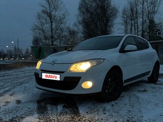 2012 Renault Megane III Рестайлинг, белый, 530000 рублей, вид 1
