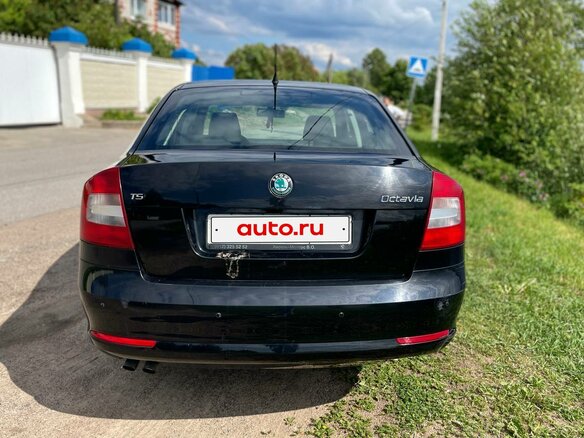 2013 Skoda Octavia II (A5) Рестайлинг, чёрный, 700000 рублей - вид 1