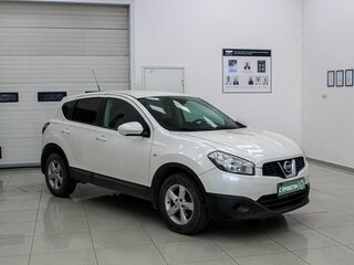 2013 Nissan Qashqai I Рестайлинг, белый, 1139990 рублей, вид 1