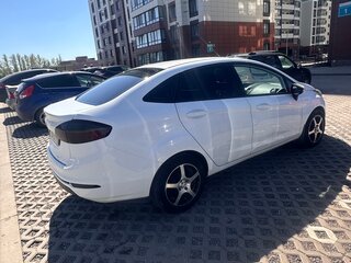 2015 Ford Fiesta Mk6 Рестайлинг, белый, 920000 рублей, вид 4