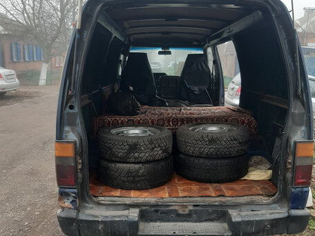 1987 Nissan Urvan, синий, 240000 рублей, вид 2