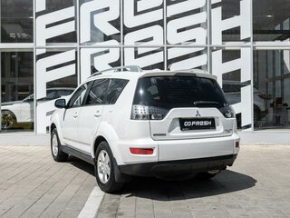 2010 Mitsubishi Outlander II Рестайлинг, белый, 1000000 рублей, вид 2