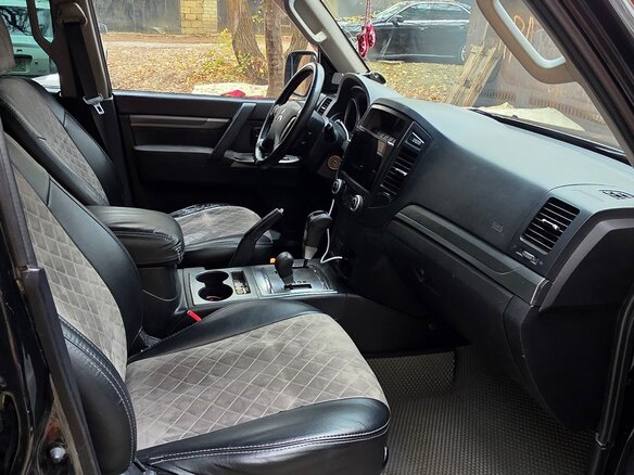 2012 Mitsubishi Pajero IV Рестайлинг 1, чёрный, 1600000 рублей - вид 12