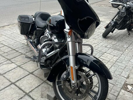 2018 Harley-Davidson CVO Street Glide, чёрный, 1426469 рублей, вид 2