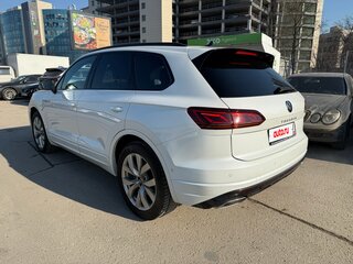 2021 Volkswagen Touareg III, белый, 7000000 рублей, вид 2