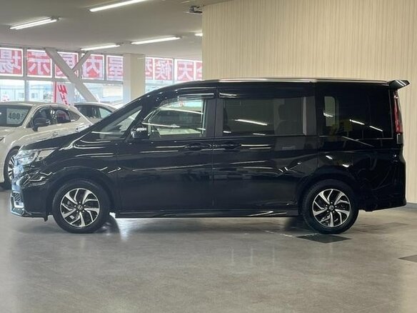 2022 Honda Stepwgn V Рестайлинг, чёрный, 1800000 рублей - вид 1