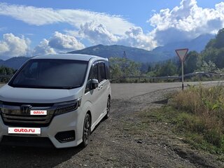 2018 Honda Stepwgn Spada V Рестайлинг, белый, 2298000 рублей, вид 1
