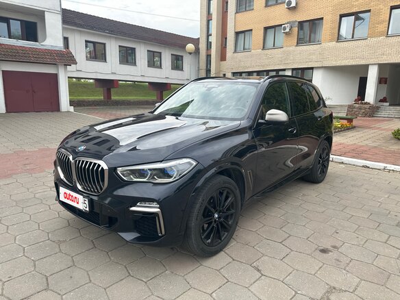 2018 BMW X5 M50d IV (G05/G18), пурпурный, 4990000 рублей