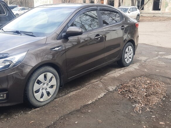 2016 Kia Rio III Рестайлинг, коричневый, 1300000 рублей