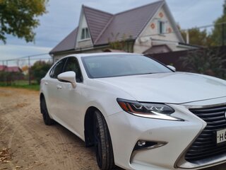 2017 Lexus ES 200 VI Рестайлинг, белый, 2900000 рублей, вид 3