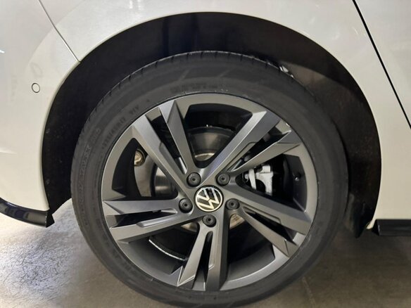 2021 Volkswagen Golf VIII, белый, 2990000 рублей - вид 19