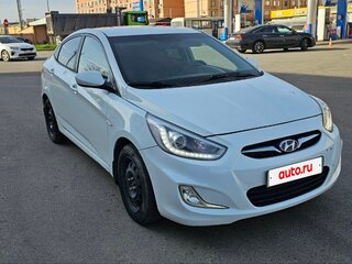 2013 Hyundai Solaris I, белый, 735000 рублей, вид 1