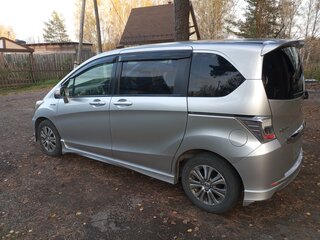 2012 Honda Freed I Рестайлинг, серебристый, 1100000 рублей, вид 3
