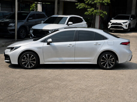 2022 Toyota Levin XII (E210) Рестайлинг, серебристый, 1689000 рублей, вид 5
