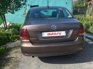 2017 Volkswagen Polo V Рестайлинг, коричневый, 1790000 рублей, вид 3