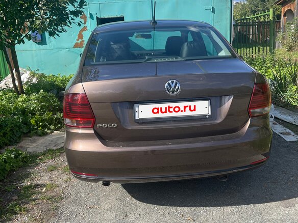 2017 Volkswagen Polo V Рестайлинг, коричневый, 1790000 рублей - вид 2
