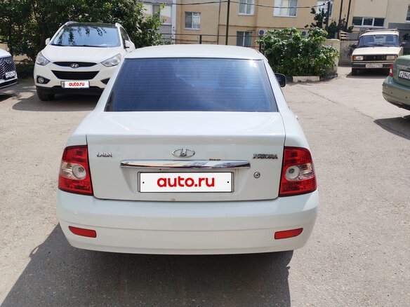 2013 Lada (ВАЗ) Priora I Рестайлинг, белый, 330000 рублей - вид 2