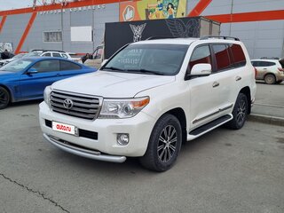 2013 Toyota Land Cruiser 200 Series Рестайлинг 1, белый, 5700000 рублей, вид 1