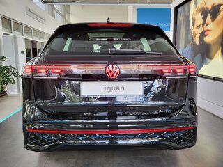 2026 Volkswagen Tiguan L Pro III (China Market), чёрный, 4998000 рублей, вид 5