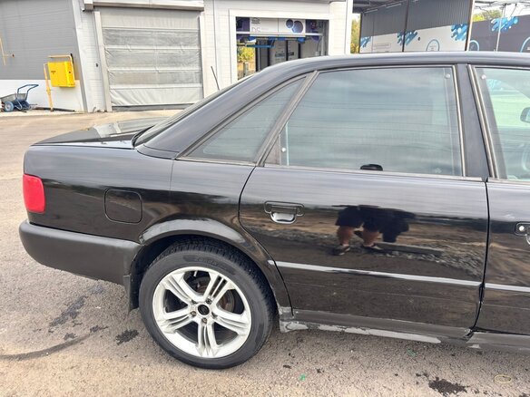 1995 Audi A6 I (C4), чёрный, 370000 рублей - вид 9