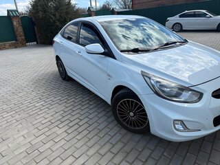 2013 Hyundai Solaris I, белый, 995000 рублей, вид 1