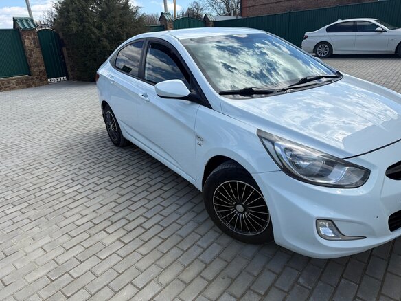 2013 Hyundai Solaris I, белый, 995000 рублей