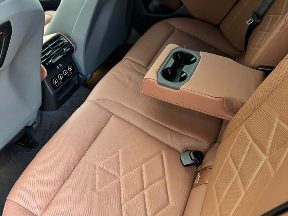 2025 BMW 5 серии 530e xDrive VIII (G60/G61/G68), чёрный, 9600000 рублей - вид 14