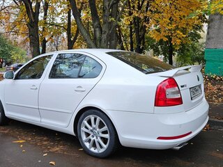 2010 Skoda Octavia RS II Рестайлинг, белый, 1200000 рублей, вид 5
