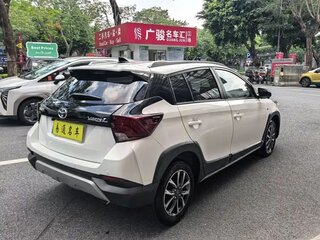 2022 Toyota Yaris IV, белый, 1190005 рублей, вид 4