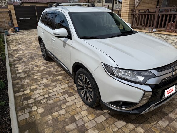 2019 Mitsubishi Outlander III Рестайлинг 3, белый - вид 1