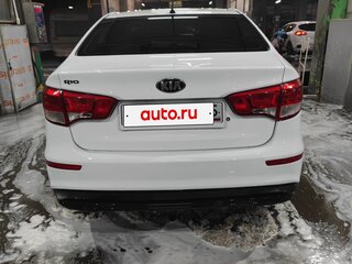 2015 Kia Rio III Рестайлинг, белый, 750000 рублей, вид 5