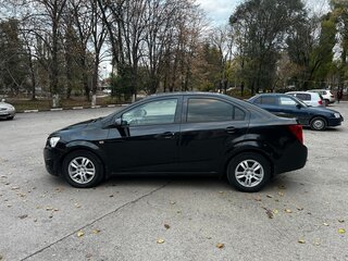 2014 Chevrolet Aveo II, чёрный, 750000 рублей, вид 2