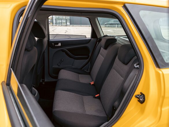 2011 Ford Focus II Рестайлинг, жёлтый - вид 15