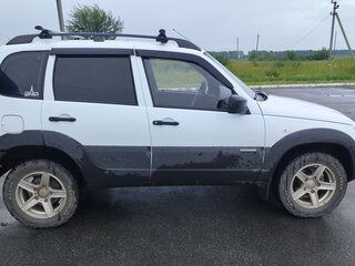2013 Chevrolet Niva I Рестайлинг, белый, 450000 рублей, вид 2