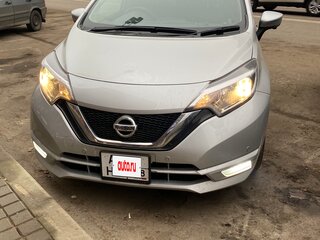 2020 Nissan Note II Рестайлинг, серебристый, 1250000 рублей, вид 2