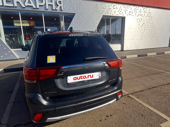 2018 Mitsubishi Outlander III Рестайлинг 2, серый, 1885000 рублей - вид 2