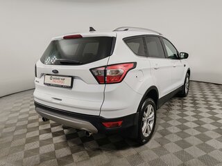 2017 Ford Kuga II Рестайлинг, белый, 1325000 рублей, вид 5