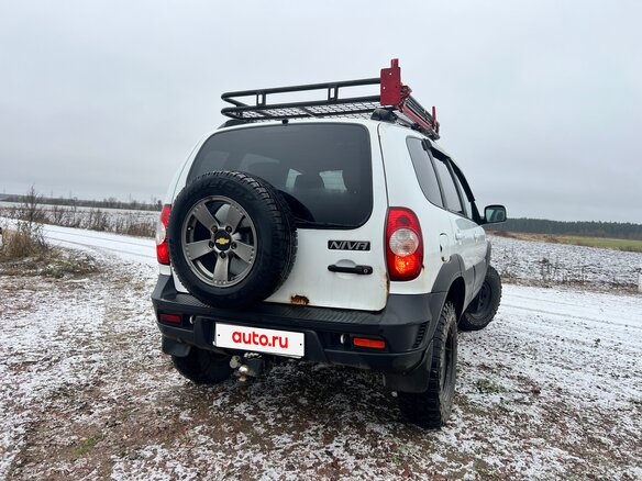 2018 Chevrolet Niva I Рестайлинг, белый, 550000 рублей - вид 2