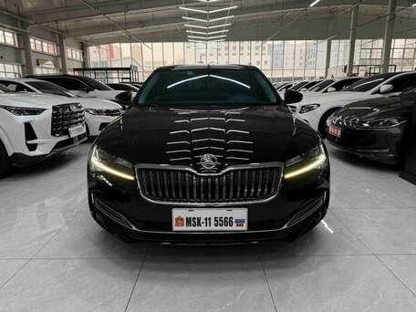 2022 Skoda Superb III Рестайлинг, чёрный, 1876000 рублей, вид 2