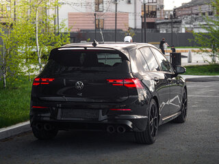 2021 Volkswagen Golf R VIII, чёрный, 4700000 рублей, вид 4