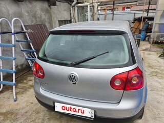 2004 Volkswagen Golf V, серебристый, 450000 рублей, вид 4