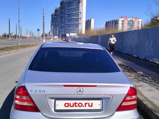 2006 Mercedes-Benz C-Класс 230 II (W203) Рестайлинг, серебристый, 895000 рублей, вид 3