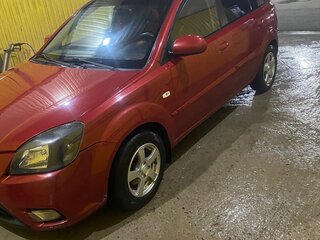 2011 Kia Rio II Рестайлинг, красный, 550000 рублей, вид 4